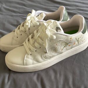 Cariuma White and Green Floral Women's Sneakers